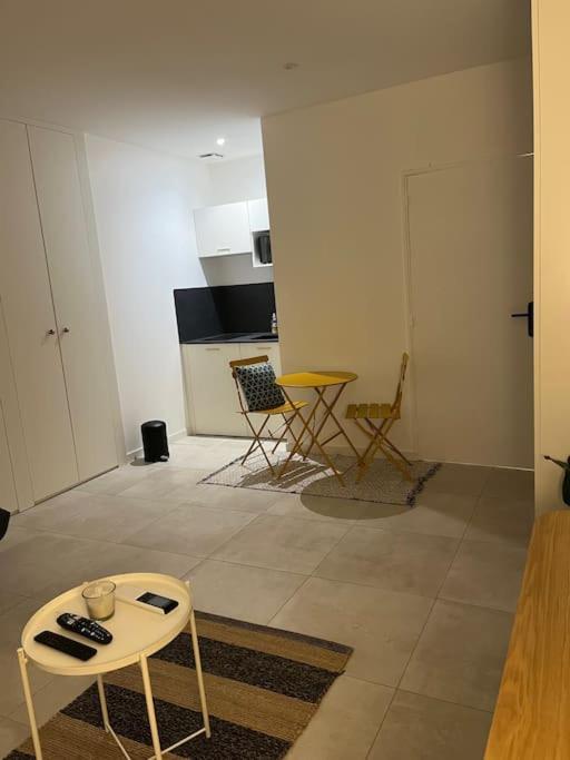 Charmant Studio / Centre Ville Niort Bagian luar foto